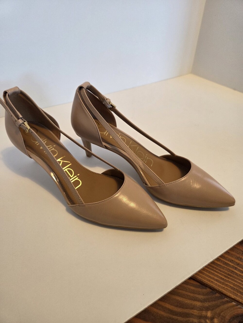 Calvin Klein Pashka Strappy Kitten Heel Pumps Desert Sand Leather 7.5 NEW